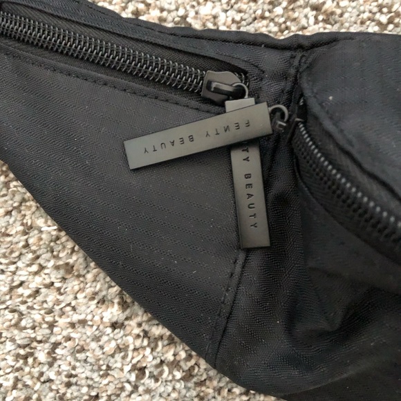 Fenty Beauty black belt bag Fanny pack bag - Picture 4 of 4
